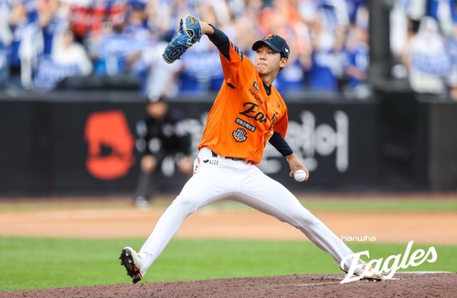 Young pitcher ready to eat up innings in 1st KBO postseason