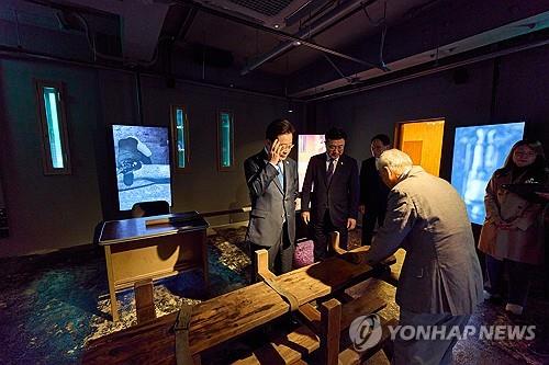 Lee visits former torture site turned democracy museum on police day