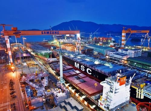 (LEAD) Samsung Heavy Industries' Q3 net profit nearly doubles on high-end ships