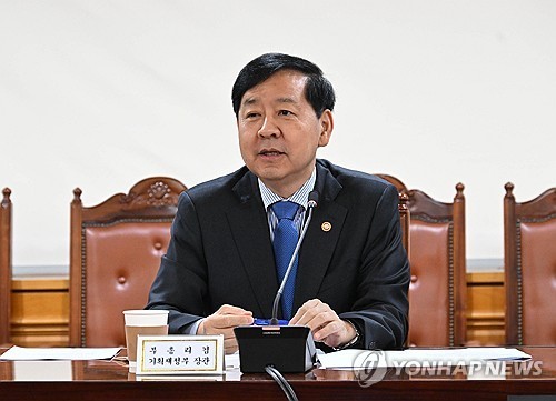 Gov't to closely monitor FX market, respond promptly if needed: finance chief