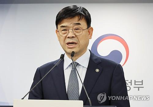 (LEAD) Vice land minister offers to resign over controversial housing market comments