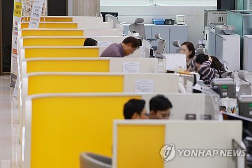 Banks likely to tighten lending criteria in Q4: survey