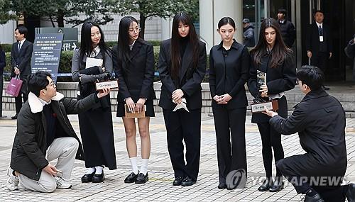 (LEAD) Court says exclusive contract between NewJeans and ADOR valid