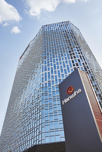 (LEAD) Hanwha Solutions swings to Q3 profit on higher chemical product prices