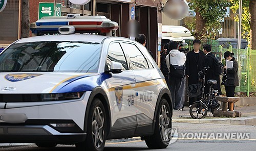 Arrest warrant issued for man over office stabbing spree in eastern Seoul
