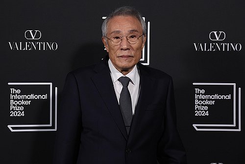 Novelist Hwang Sok-yong to receive nation's highest cultural honor