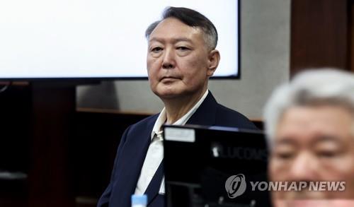 (LEAD) Ex-President Yoon refuses appearance for questioning by special counsel