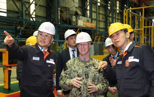 U.S. naval chief visits HD Hyundai, Hanwha shipyards for cooperation