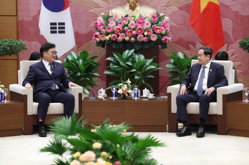 Nat'l Assembly speaker discusses cooperation on nuclear power, high-speed rail with Vietnamese counterpart