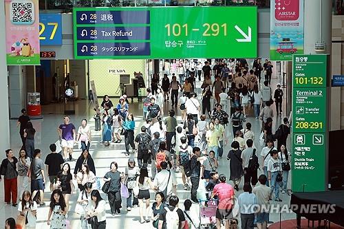 Overseas card spending hits record high in Q3 on rising travel demand