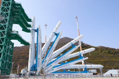 (LEAD) S. Korea's Nuri rocket undergoing final checks as early Thurs. launch nears