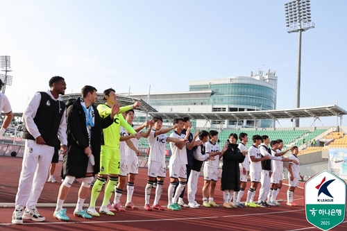 (LEAD) Battle for promotion to begin this week among 2nd division football clubs