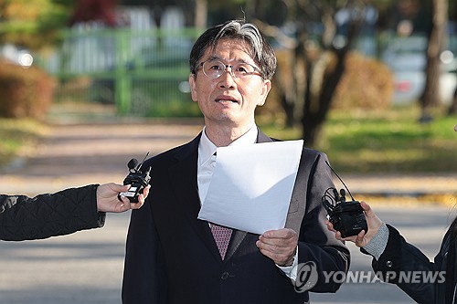 (LEAD) Head, deputy chief of anti-corruption agency indicted over Marine death case