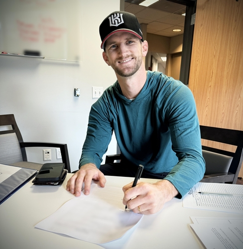 Wiz sign ex-MLB pitcher Caleb Boushley