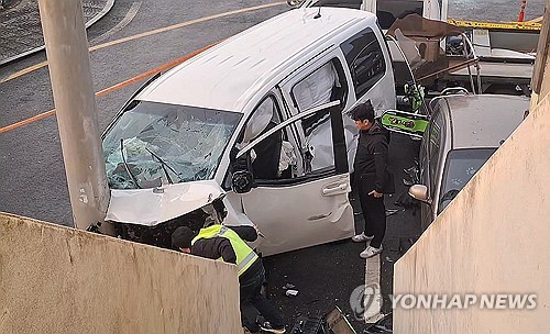 Police seek arrest warrant for driver of fatal van crash on island off Jeju