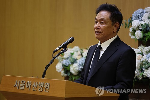 Tears, tributes at Lee Soon-jae's funeral as actors remember beloved national actor