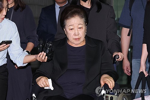 (LEAD) Unification Church leader stands trial over bribery charges linked to ex-first lady