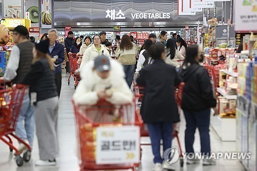 (2nd LD) Consumer prices rise 2.4 pct in Nov., surpassing 2 pct target for 3 consecutive months