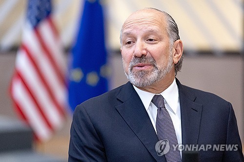 Lutnick confirms retroactive application of lowered 15 pct tariff on S. Korean autos