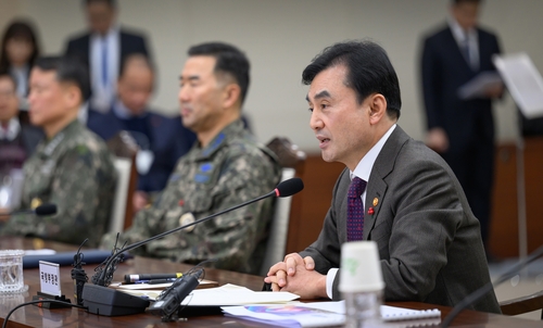 (2nd LD) Defense chief urges military to defend constitutional values 1 year after martial law bid