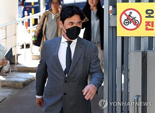 Ex-KBO club GM banned for life over bribery allegations