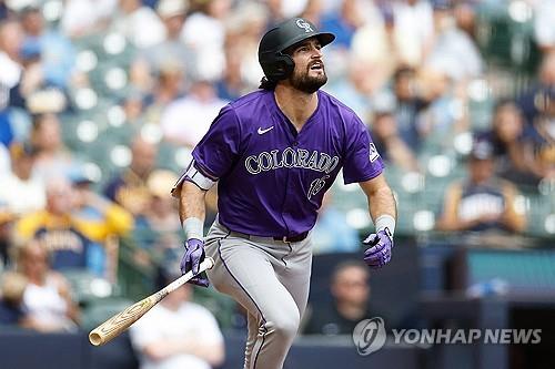 Wiz sign ex-MLB player Sam Hilliard