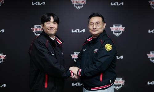 Tigers re-sign free agent pitcher Yang Hyeon-jong