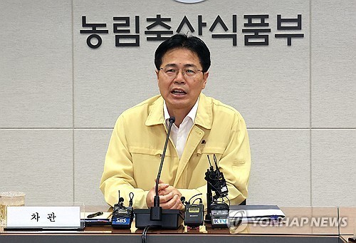 Lee dismisses vice agriculture minister over 'unfair exercise of authority'