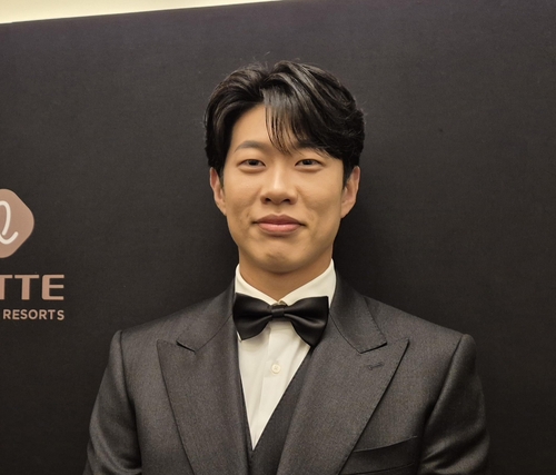 Potential big leaguer Song Sung-mun hoping to tick off bucket list with Golden Glove