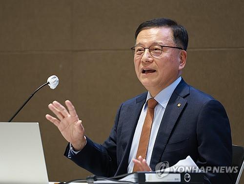 Weaker won poses inflation risks, FX market imbalances remain concern: BOK board member