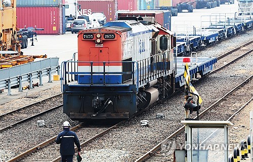 (LEAD) Unionized rail workers to launch indefinite strike as wage talks break down