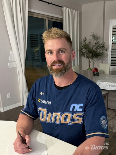 (LEAD) Dinos bring back 2 stars, sign ex-minor leaguer to complete foreign player puzzle