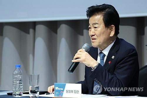 (LEAD) Keeping joint military drill adjustment open to consultation may help revive dialogue with N. Korea: minister