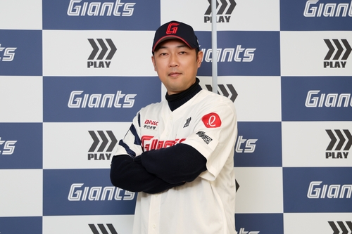 Lotte Giants poach pitching coach from NPB's Tigers