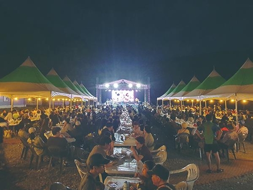 Gaechon music night scene