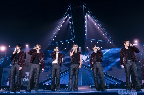 RIIZE group photo