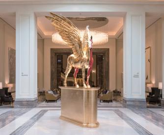 ”갤러리에 체크인”…예술 입는 호텔, ‘아트케이션’으로 변모 – 출장용접