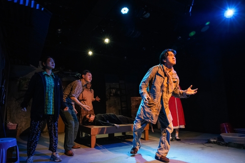 정치 관련 이미지 - 소극장