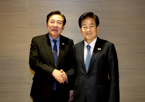 정동영 장관·역대 개성공단기업협회장 한 자리에…"경협 기대"