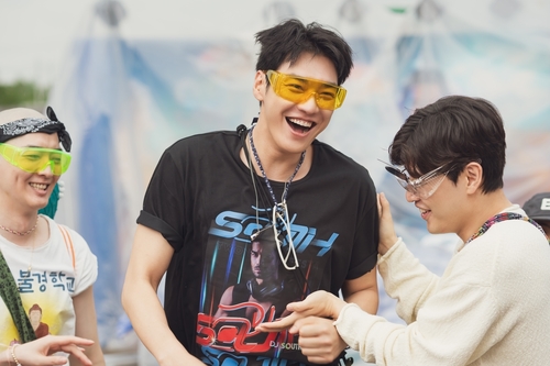 문화/연예 관련 이미지 - 단계