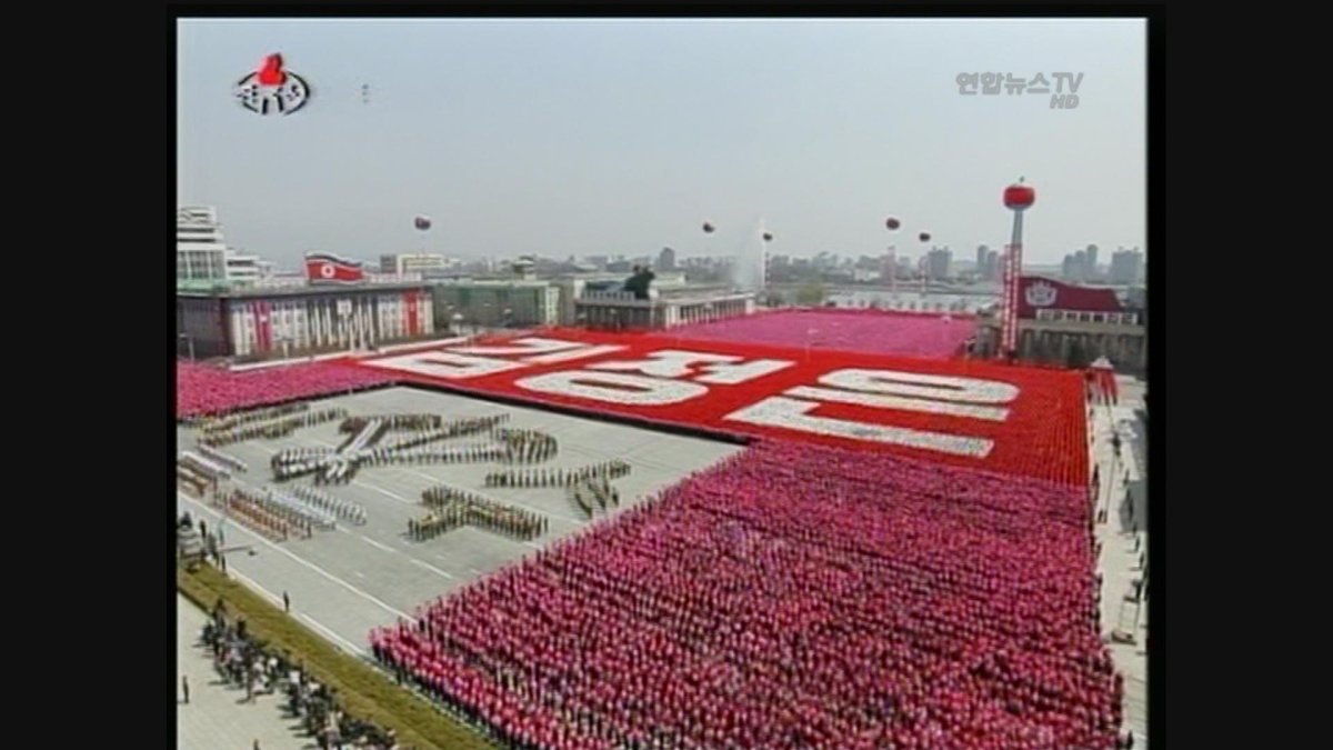 朝鲜迎金日成诞辰100周年 举行大规模阅兵
