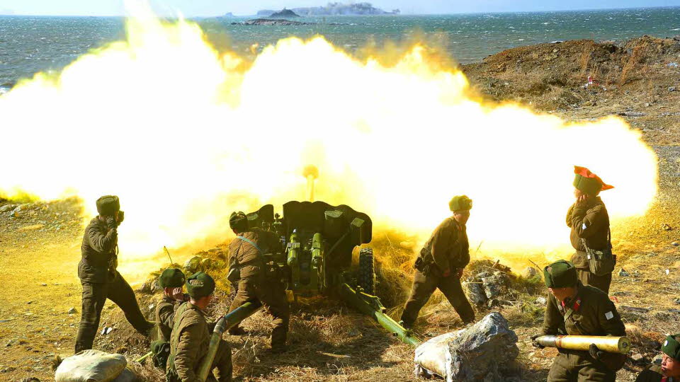 朝鲜炮弹落入韩国海域 韩军开炮回击