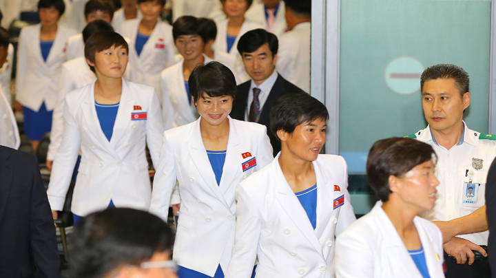 朝鲜亚运代表团首批成员共94人抵韩