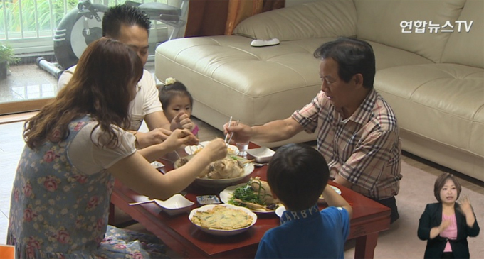 韩三成家庭不能共进晚餐 难用“食口”指称家人