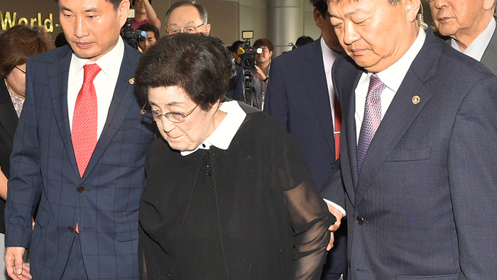 韩前总统金大中遗孀启程访朝 称望韩朝实现和解