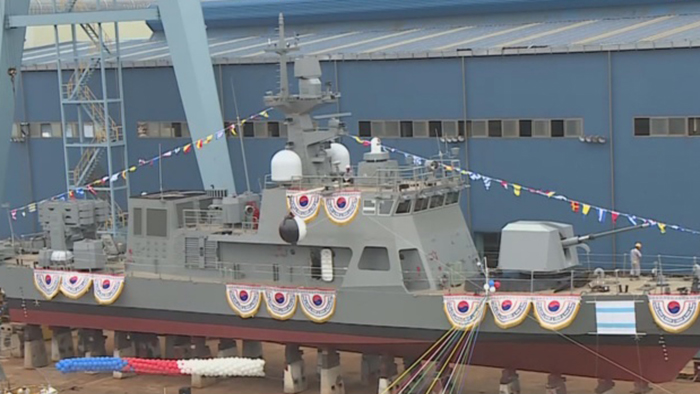 韩海军新型高速艇“虎头海雕-211号”下水