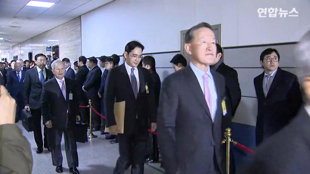 韩八大企业掌门人出席亲信门国政调查听证会