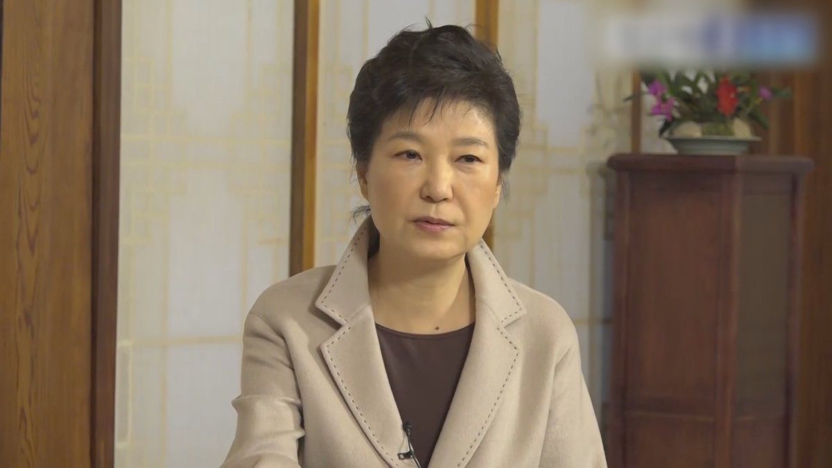 朴槿惠停职后首次接受采访 称亲信门疑有势力策划