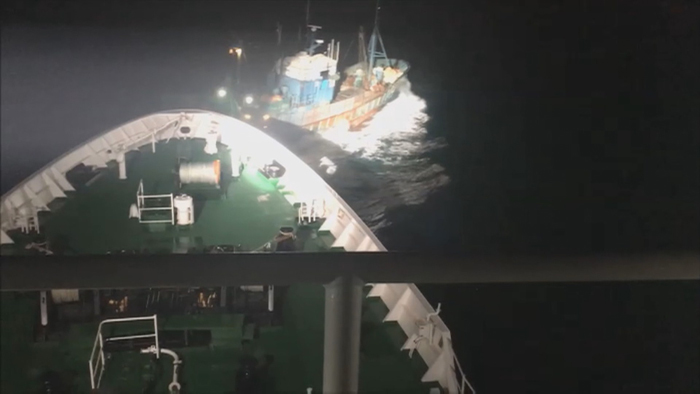 韩海警今年首次使用武器打击中国暴力抗法渔船