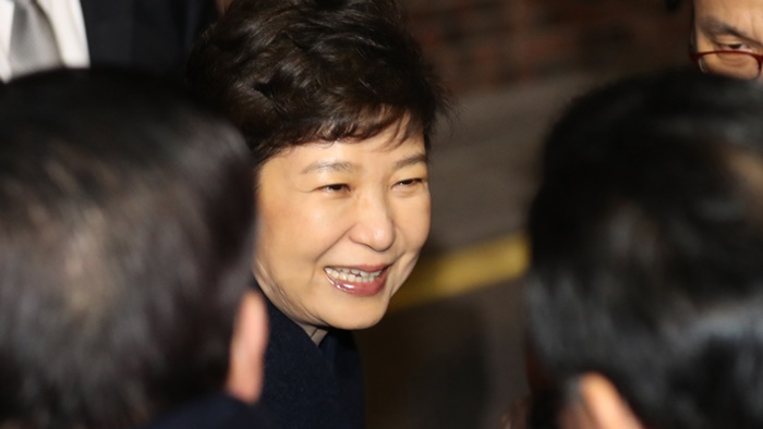 朴槿惠就遭弹劾表态 称未尽到职责向国民道歉